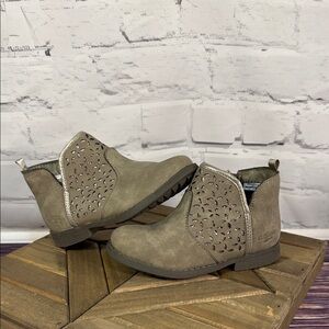 OshKosh B'gosh Estelle Taupe Gray and Pink Glitter Ankle Booties Cutout Design